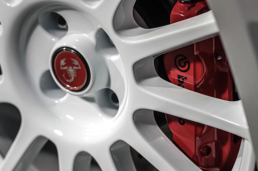 Колеса Abarth 595 esseesse (312) 2019 года  (WW) (фото 21 из 44)